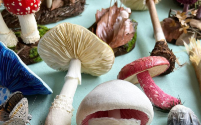 Funghi, piante e fiori: l’incredibile mondo di carta di Ann Wood